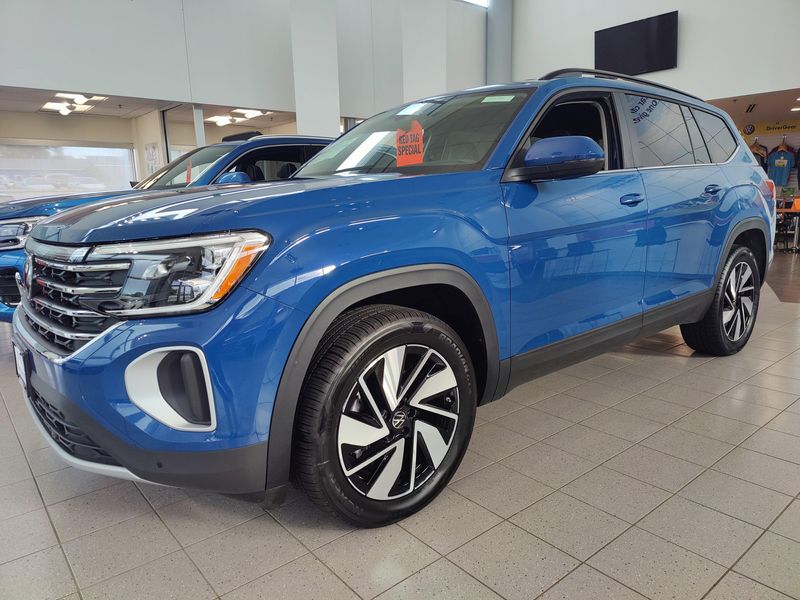 Used 2025 Volkswagen Atlas SE AWD w/TechnologyImage 4