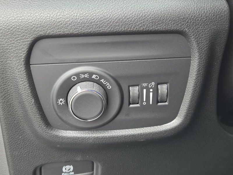 New 2026 Jeep Grand Cherokee Laredo X 4x2