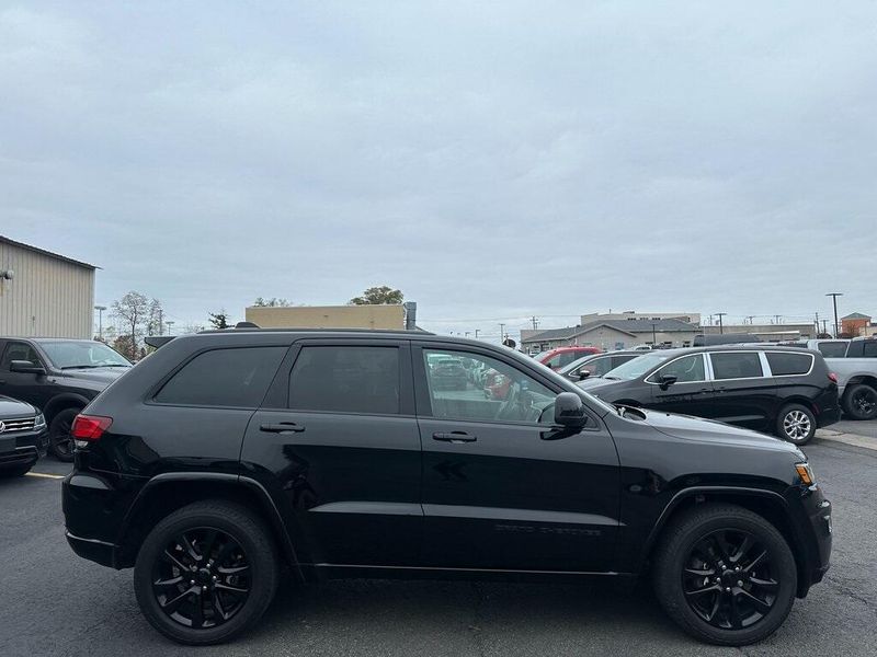 2017 Jeep Grand Cherokee AltitudeImage 12