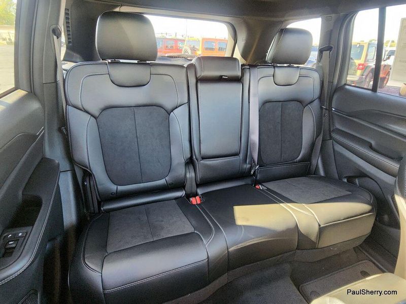 New 2025 Jeep Grand Cherokee Altitude X 4x4