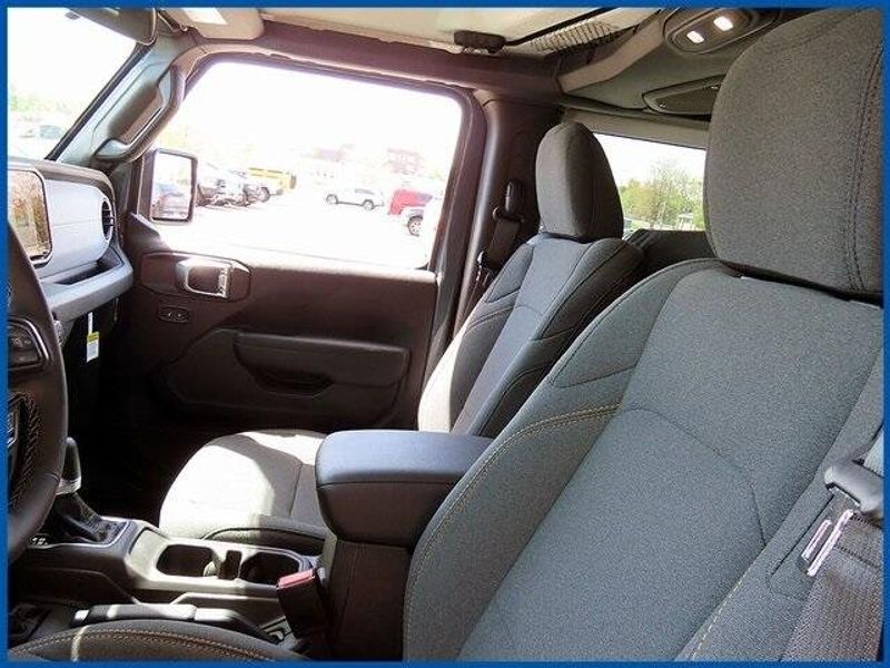 2025 Jeep Wrangler Sport SImage 11
