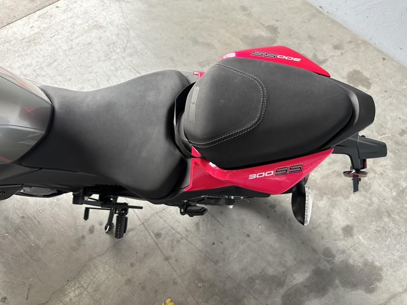 2025 CFMOTO 300SS Image 7