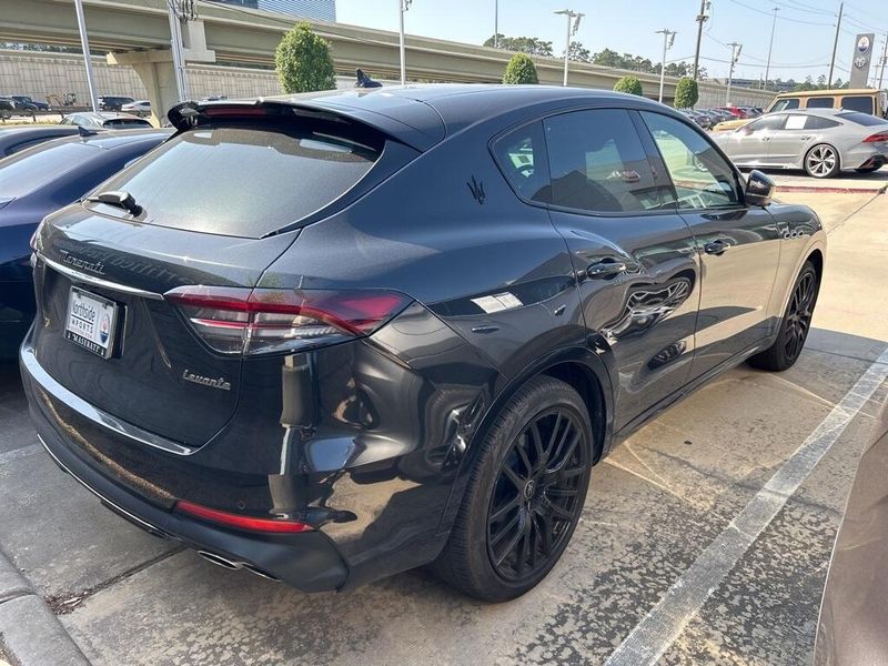 2024 Maserati Levante Modena UltimaImage 3