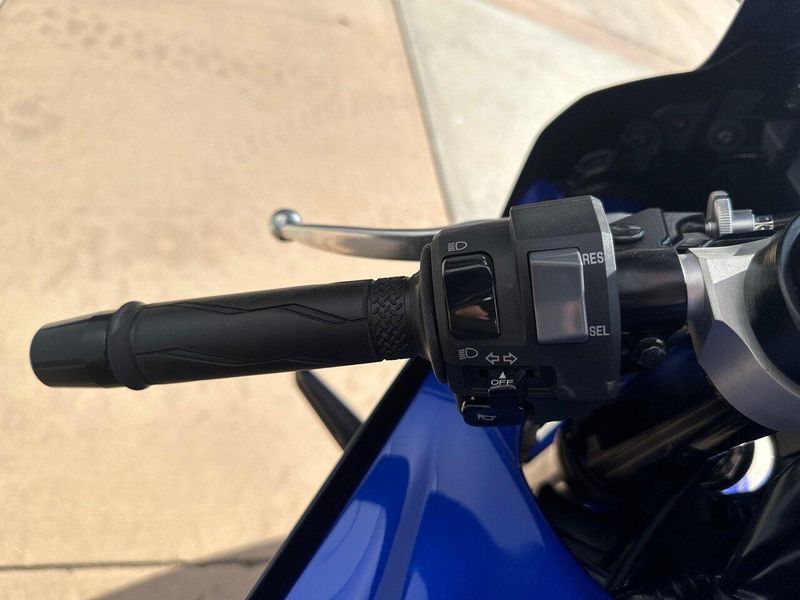 Used 2024 Yamaha YZF-R7 CA Image 11