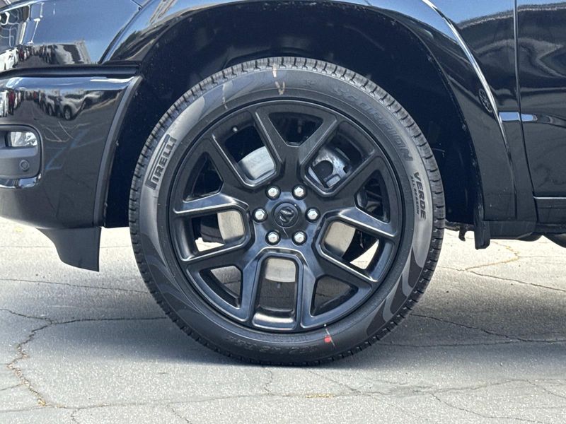 New 2026 RAM 1500 Laramie Crew Cab 4x2 5'7' Box