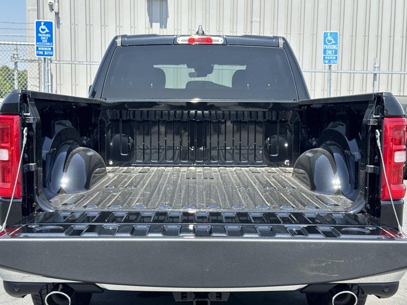 New 2026 RAM 1500 Big Horn Crew Cab 4x2 6'4' Box