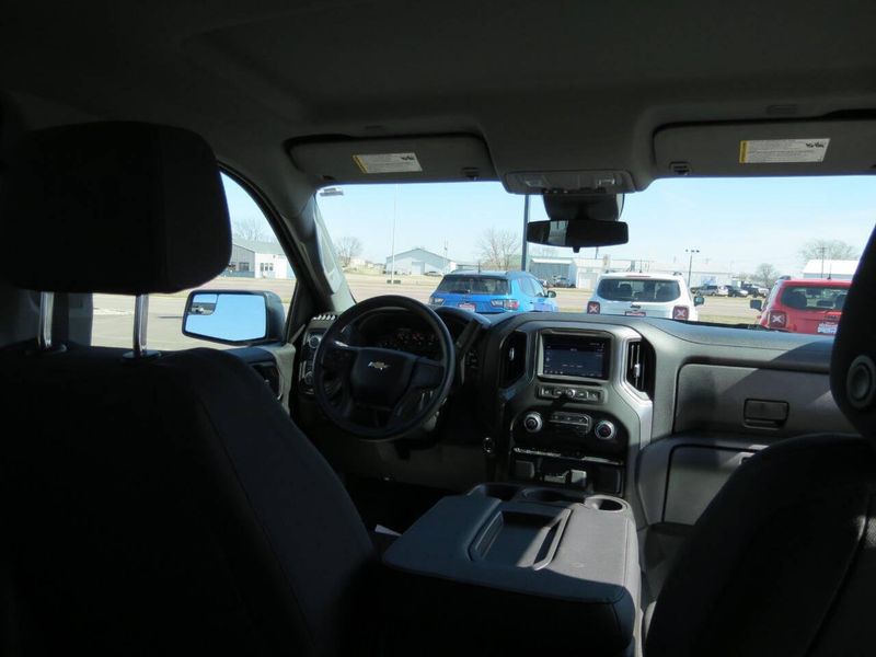 2022 Chevrolet Silverado 1500 Custom 4x4 4dr Crew Cab 5.8 ft. SBImage 19