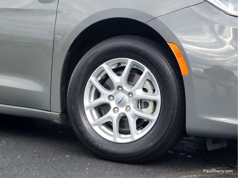 Used 2022 Chrysler Pacifica Touring L