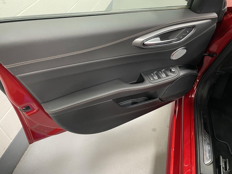 New 2025 Alfa Romeo Giulia Intensa AwdImage 5