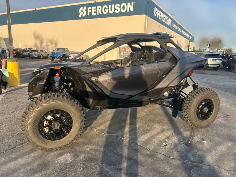 New 2026 Can-Am MAVERICK R X RS WITH SMART-SHOX 999T DCT Image 10