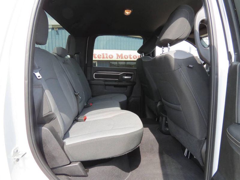 New 2024 RAM 2500 Big Horn 4x4 4dr Crew Cab 6.3 ft. SB PickupImage 10