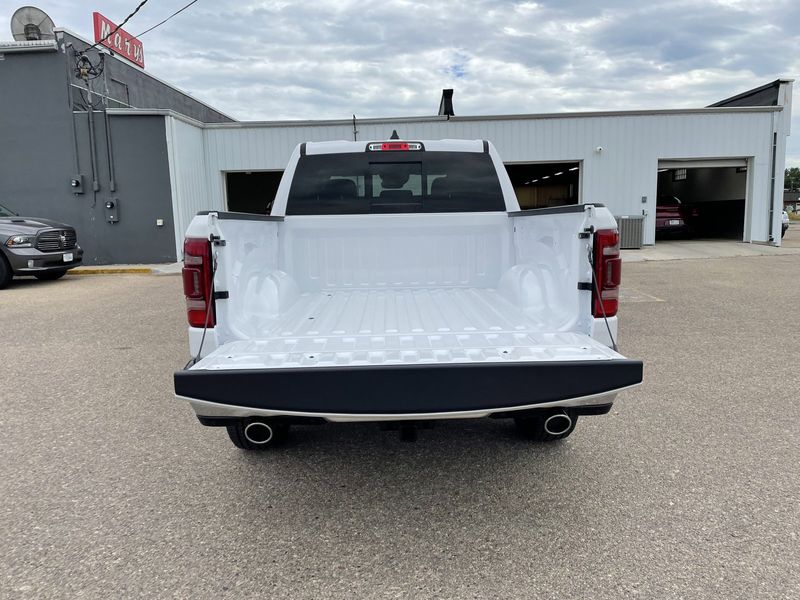 2022 RAM 1500 Laramie Crew Cab 4x4 5