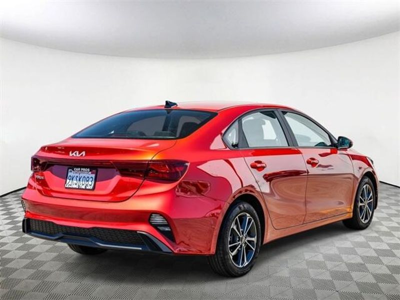 2024 Kia Forte LXSImage 8