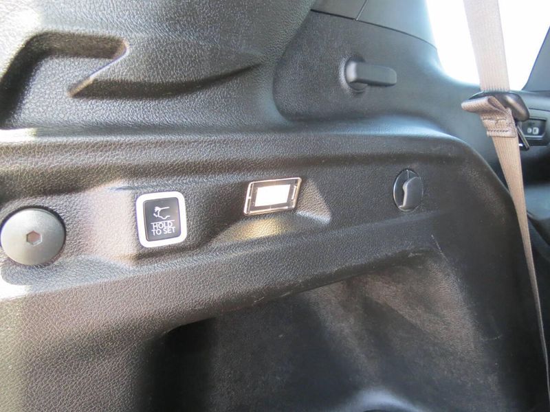Used 2024 Jeep Grand Cherokee L Limited 4x4 4dr SUVImage 13