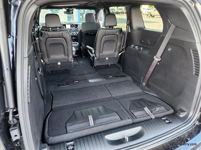 New 2027 Chrysler Pacifica Select