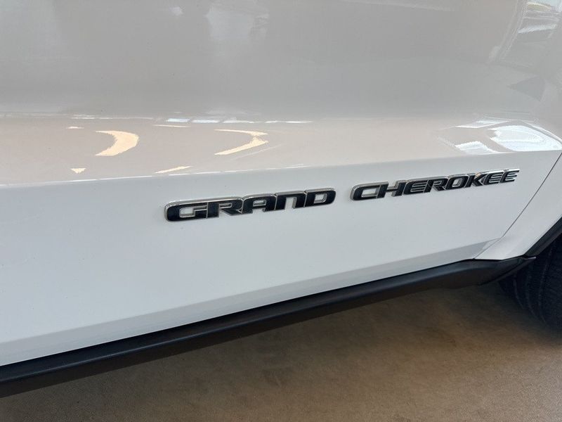2021 Jeep Grand Cherokee LimitedImage 3