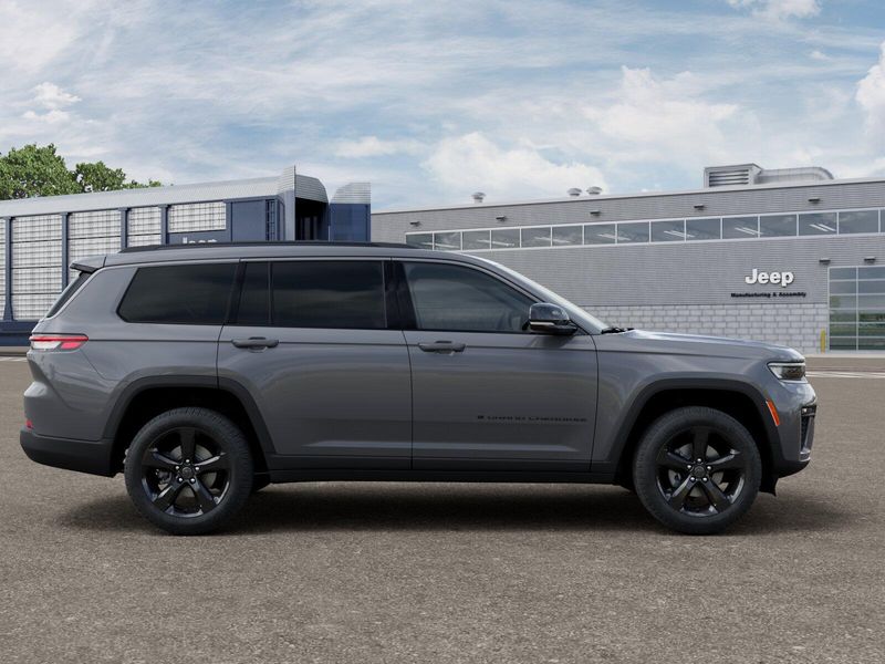 New 2027 Jeep Grand Cherokee L Limited 4x2Image 12