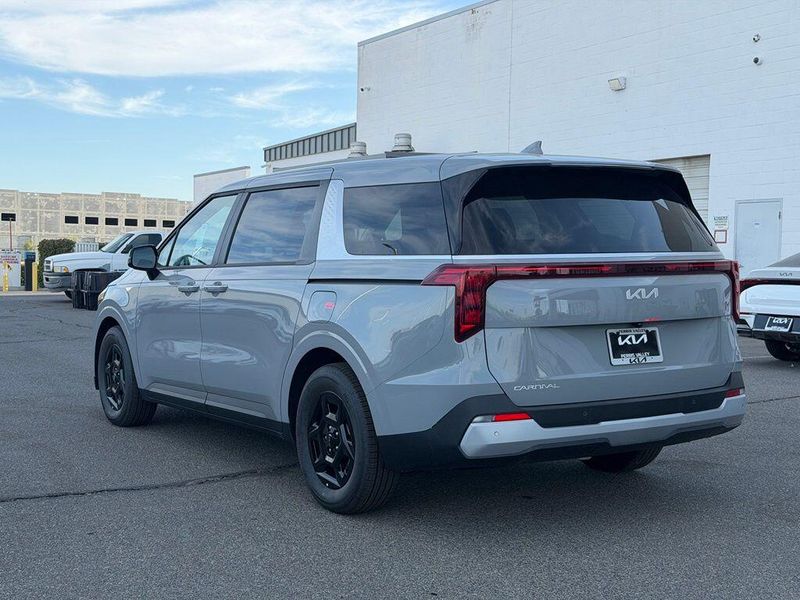 New 2027 Kia Carnival LXImage 5