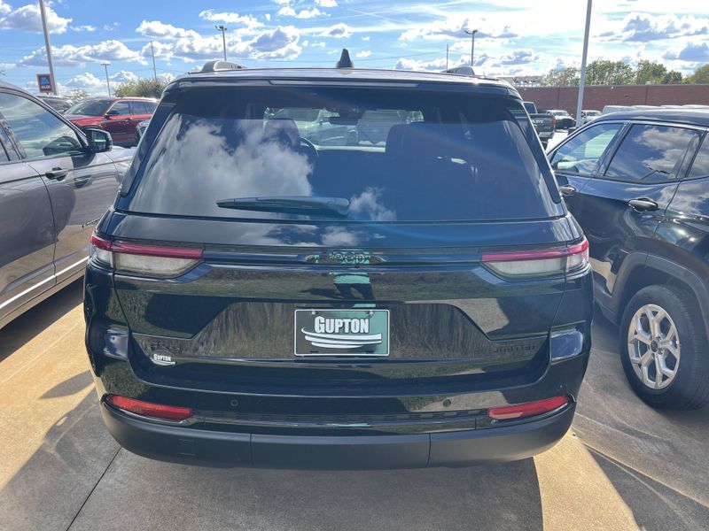 New 2025 Jeep Grand Cherokee Limited 4x4Image 8