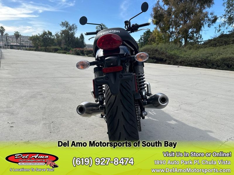 2024 Triumph SPEED TWIN 900  in a CARNIVAL RED/PHANTOM BLACK exterior color. Del Amo Motorsports of South Bay (619) 547-1937 delamomotorsports.com 