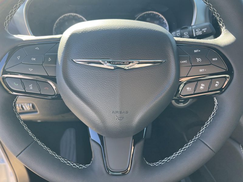 New 2026 Chrysler Pacifica LimitedImage 19