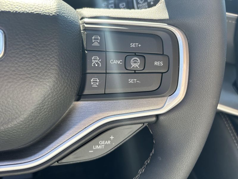 2026 Jeep Grand Wagoneer Limited Reserve 4x4Image 38