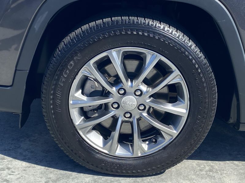 Used 2019 Jeep Cherokee Latitude PlusImage 7