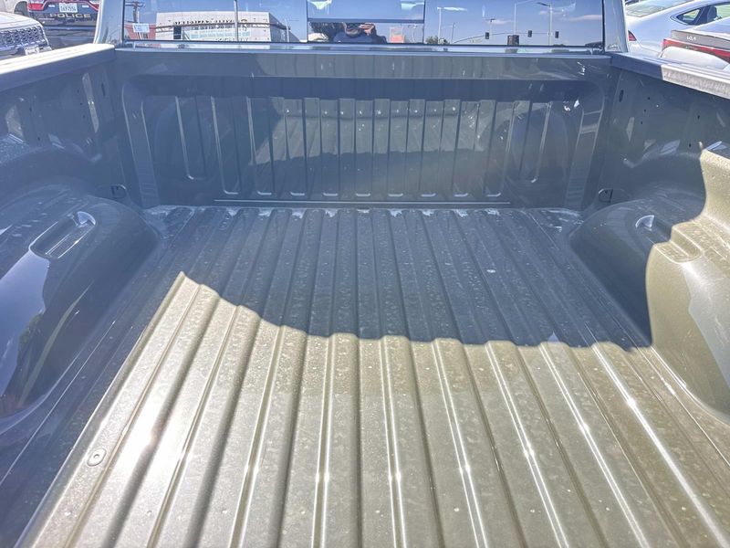 New 2026 RAM 1500 Express Crew Cab 4x4 5'7' Box