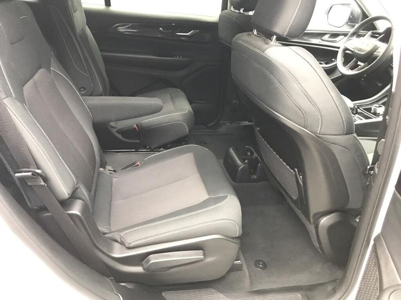 Used 2023 Jeep Grand Cherokee L LaredoImage 17