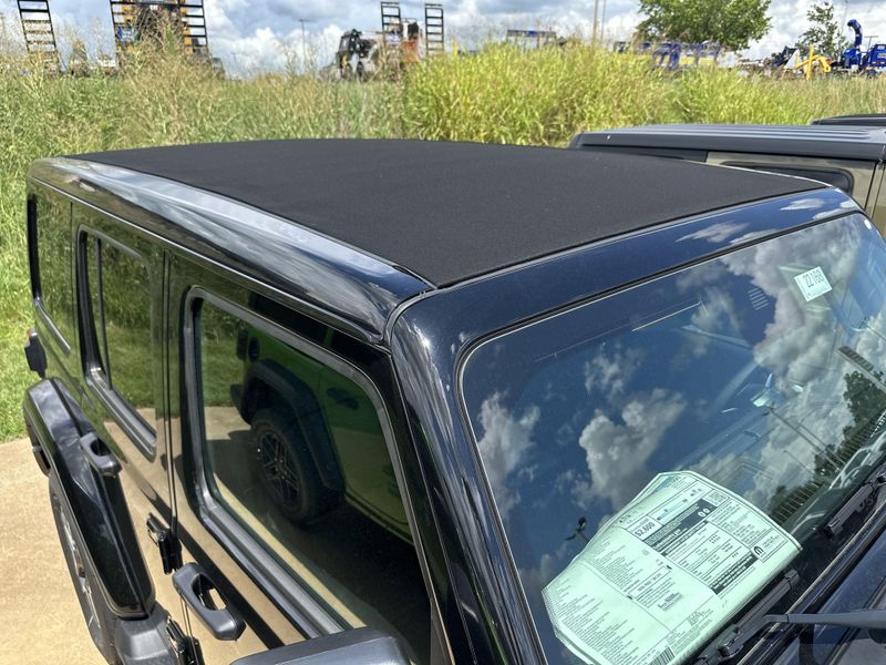 New 2025 Jeep Wrangler 4-door SaharaImage 5