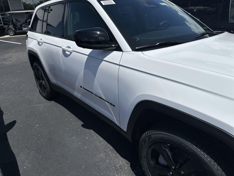 2025 Jeep Grand Cherokee Limited 4x4Image 4