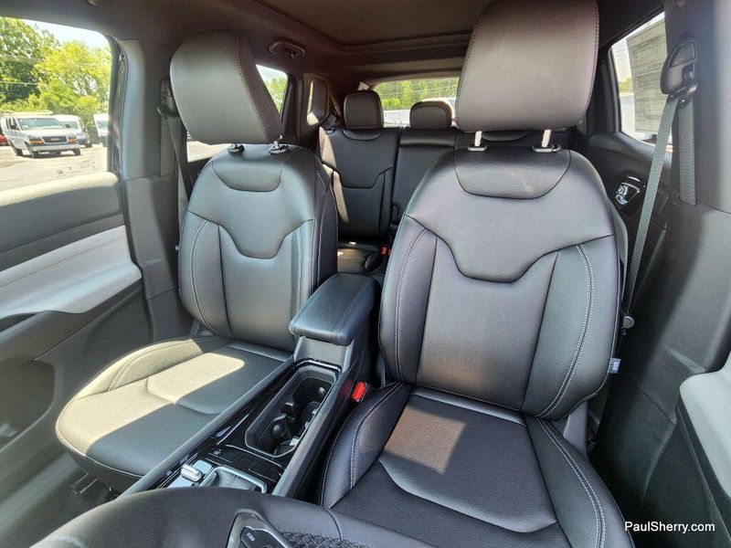 New 2025 Jeep Compass Limited 4x4