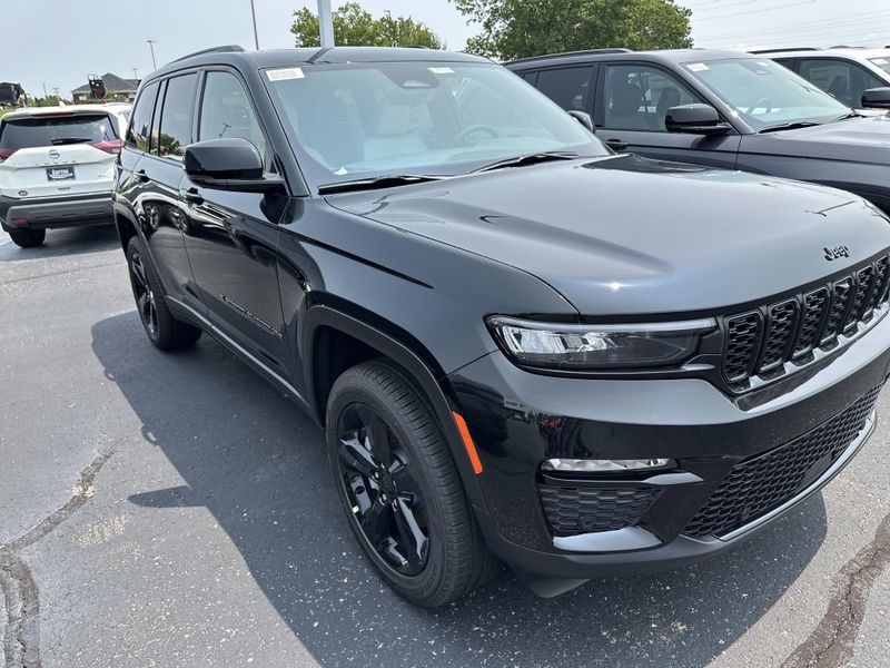 2025 Jeep Grand Cherokee Limited 4x4Image 3