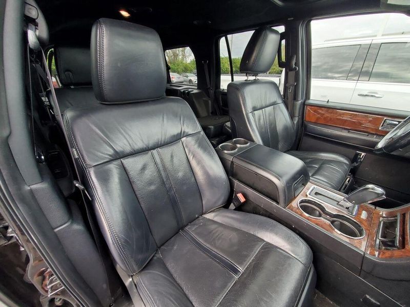 2015 Lincoln Navigator Image 2