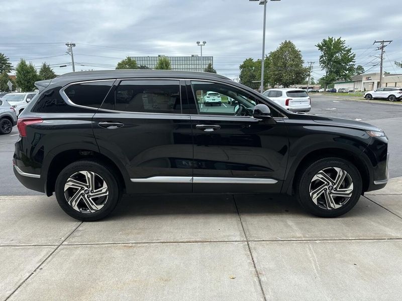 2022 Hyundai Santa Fe SELImage 4