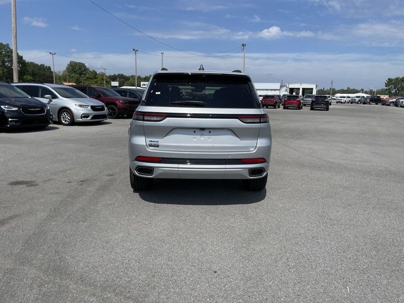 2024 Jeep Cherokee 4xe Anniversary Edition Sport photo 5