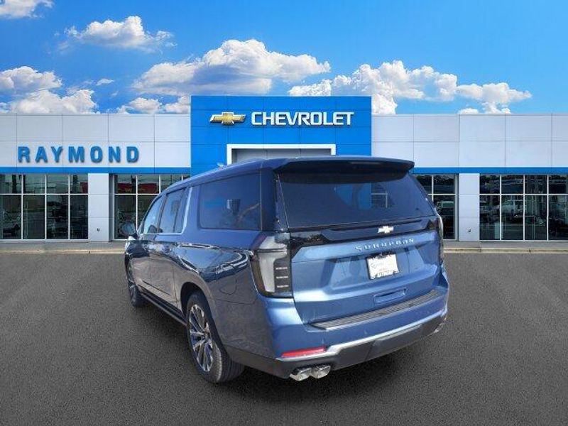 New 2026 Chevrolet Suburban High CountryImage 6