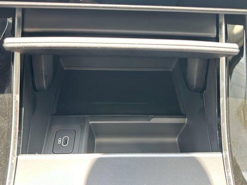 2025 Land Rover Range Rover Velar Dynamic SE