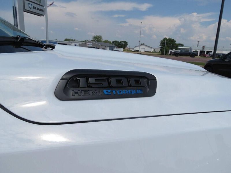 Used 2023 RAM 1500 Big Horn 4x4 4dr Crew Cab 5.6 ft. SB PickupImage 8