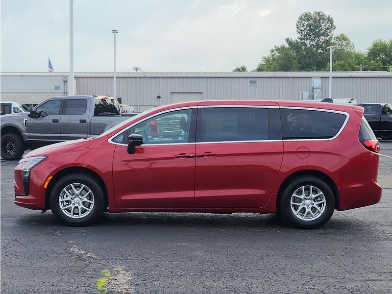 New 2027 Chrysler Pacifica Select