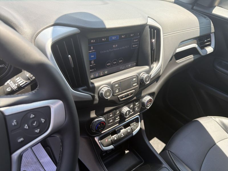 Used 2024 GMC Terrain SLTImage 44