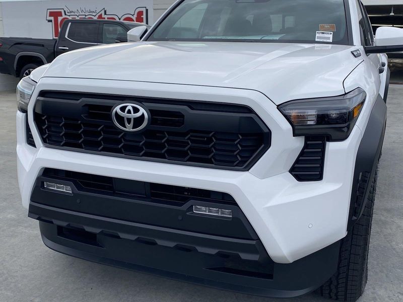 2024 Toyota Tacoma TRD Off Road HybridImage 7