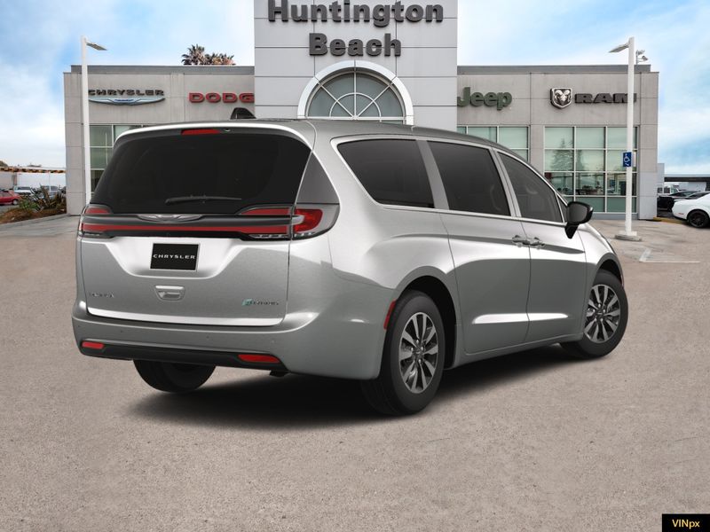 2024 Chrysler Pacifica Hybrid SelectImage 7