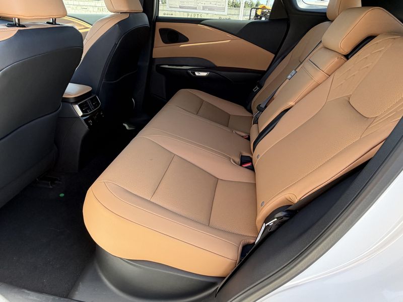 New 2026 Lexus RX 350 CP,DK,FZ,GN,KG,NW,PB,PJ,PM,2T,3J,87Image 32