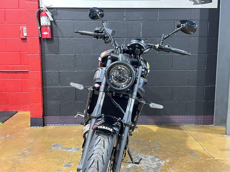 2025 Yamaha XSR700 Image 8