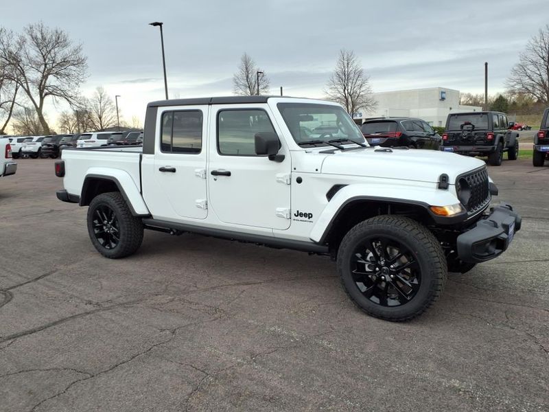 2025 Jeep Gladiator Sport photo 2