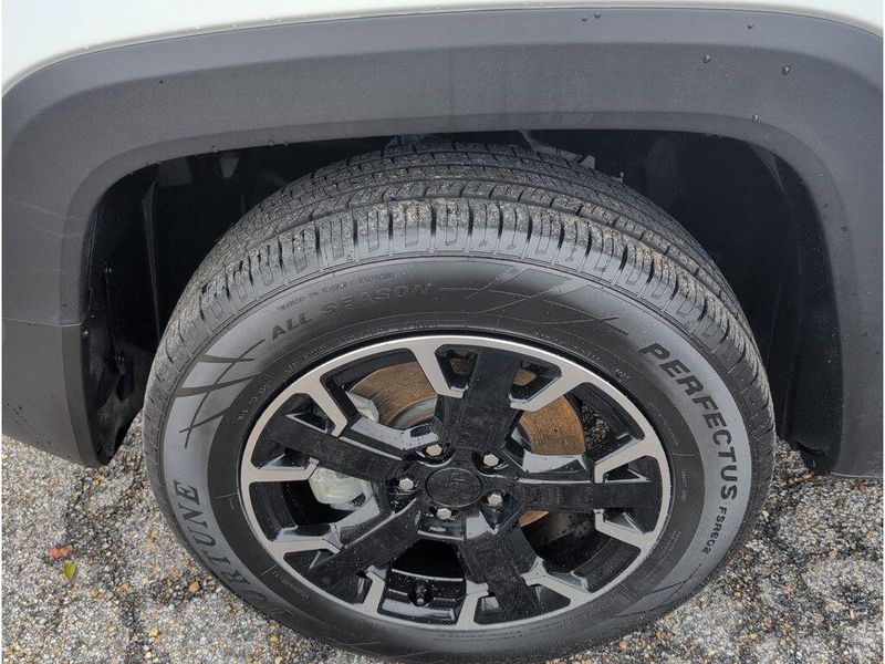 Used 2023 Jeep Renegade TrailhawkImage 9