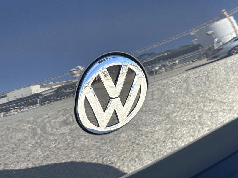 Used 2018 Volkswagen e-Golf 4-Door SE