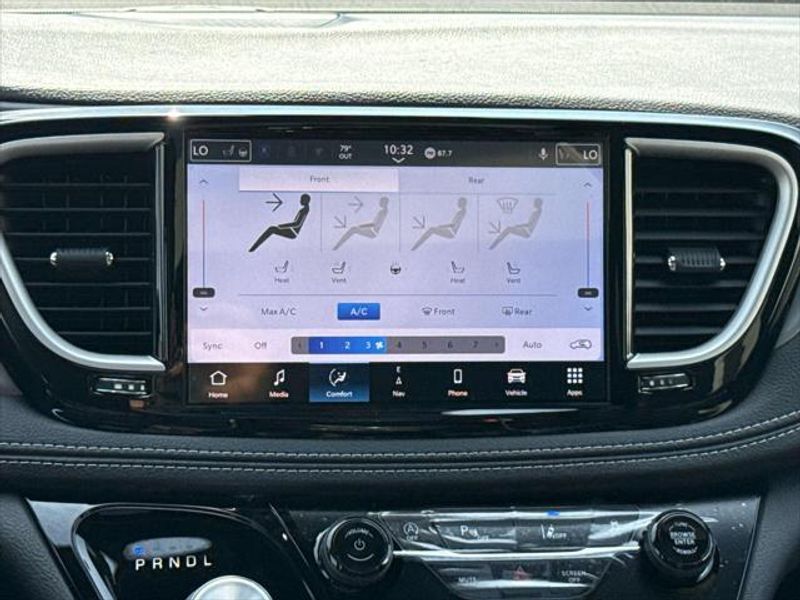 New 2027 Chrysler Pacifica Limited Awd