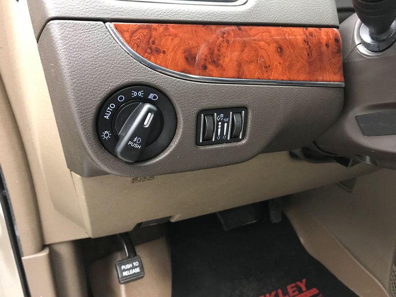 2015 Chrysler Town & Country Touring-LImage 4